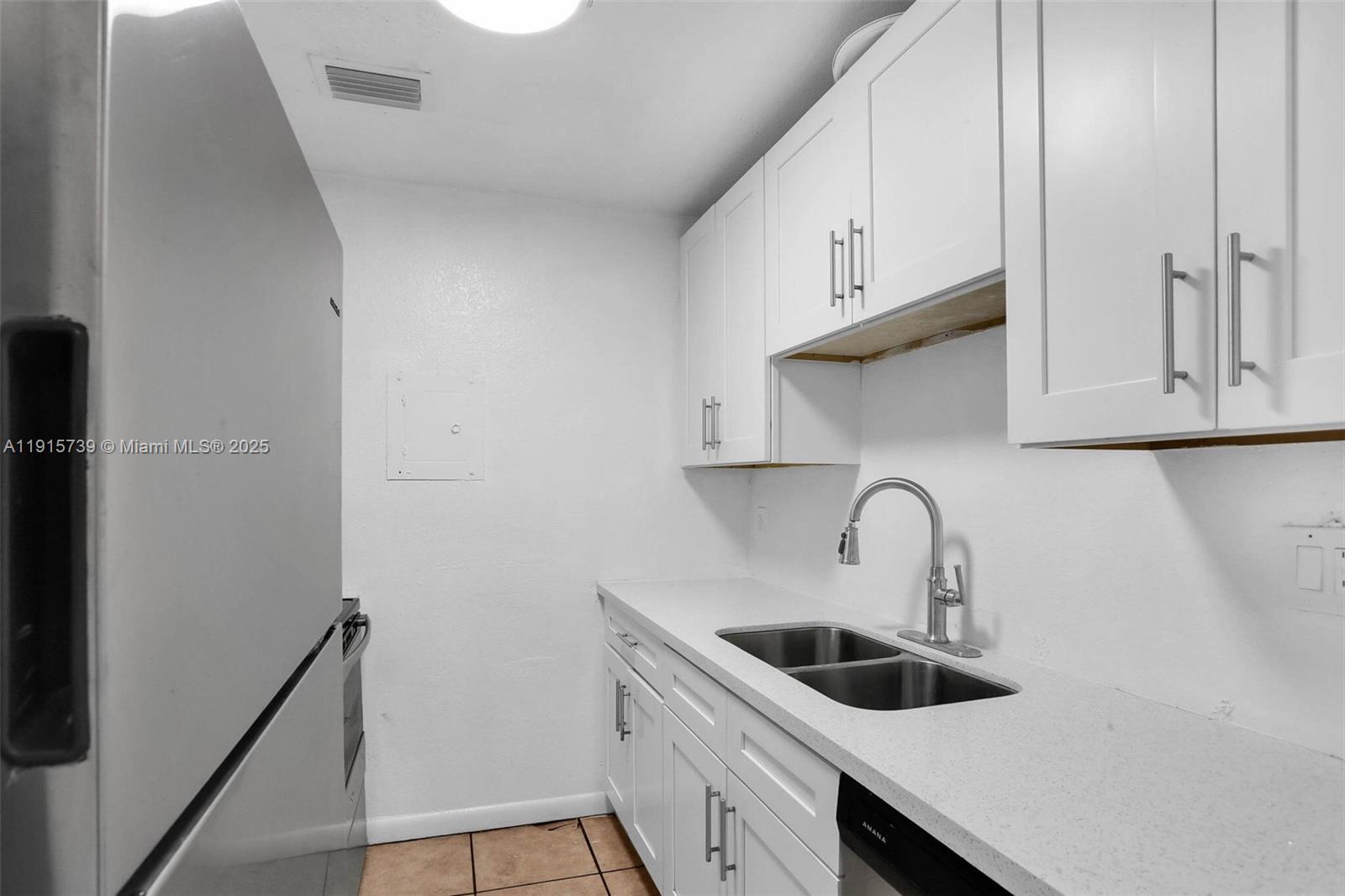 LAKESIDE CONDO AT LAUDERD - Residential Lease