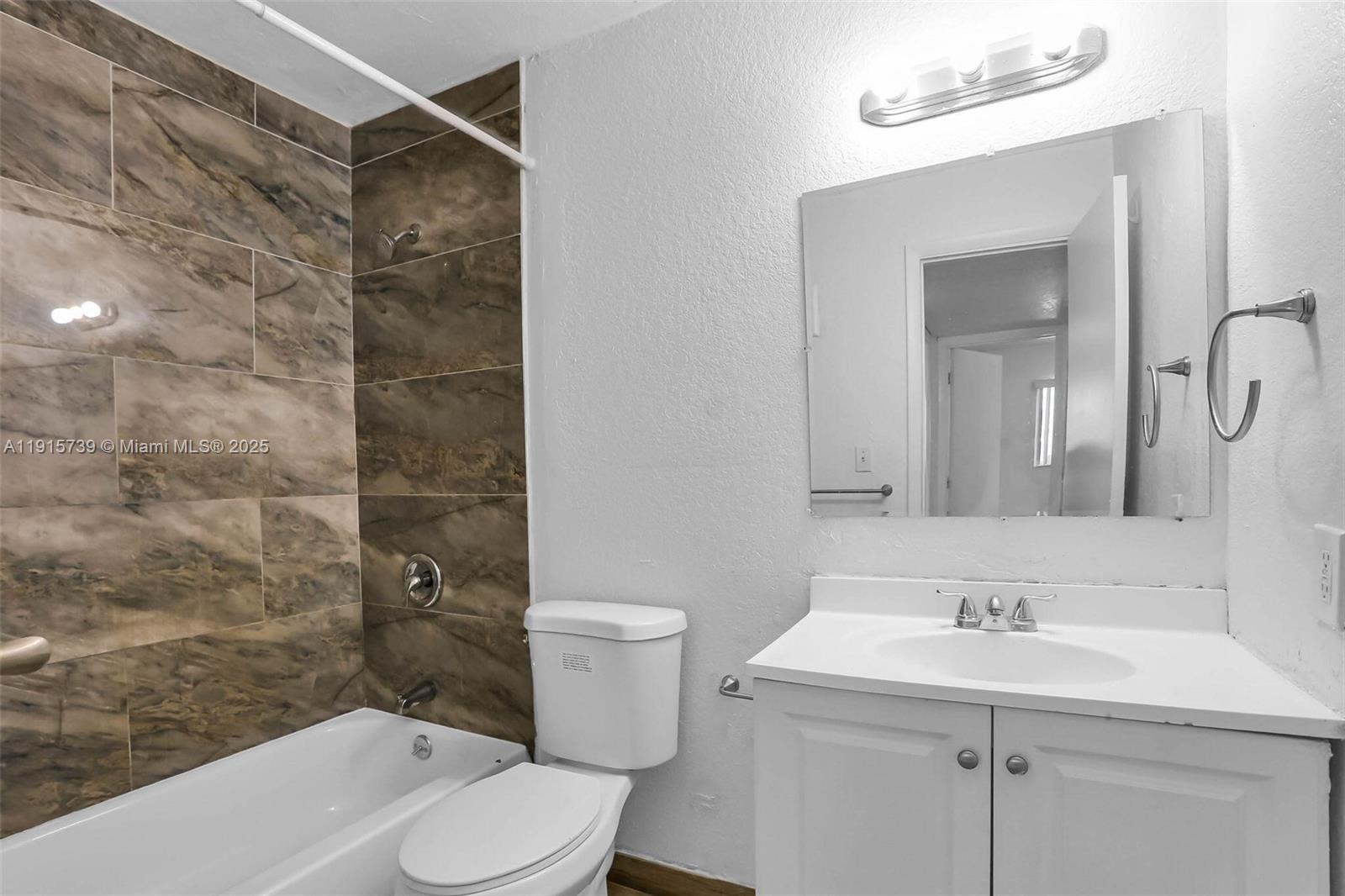 LAKESIDE CONDO AT LAUDERD - Residential Lease