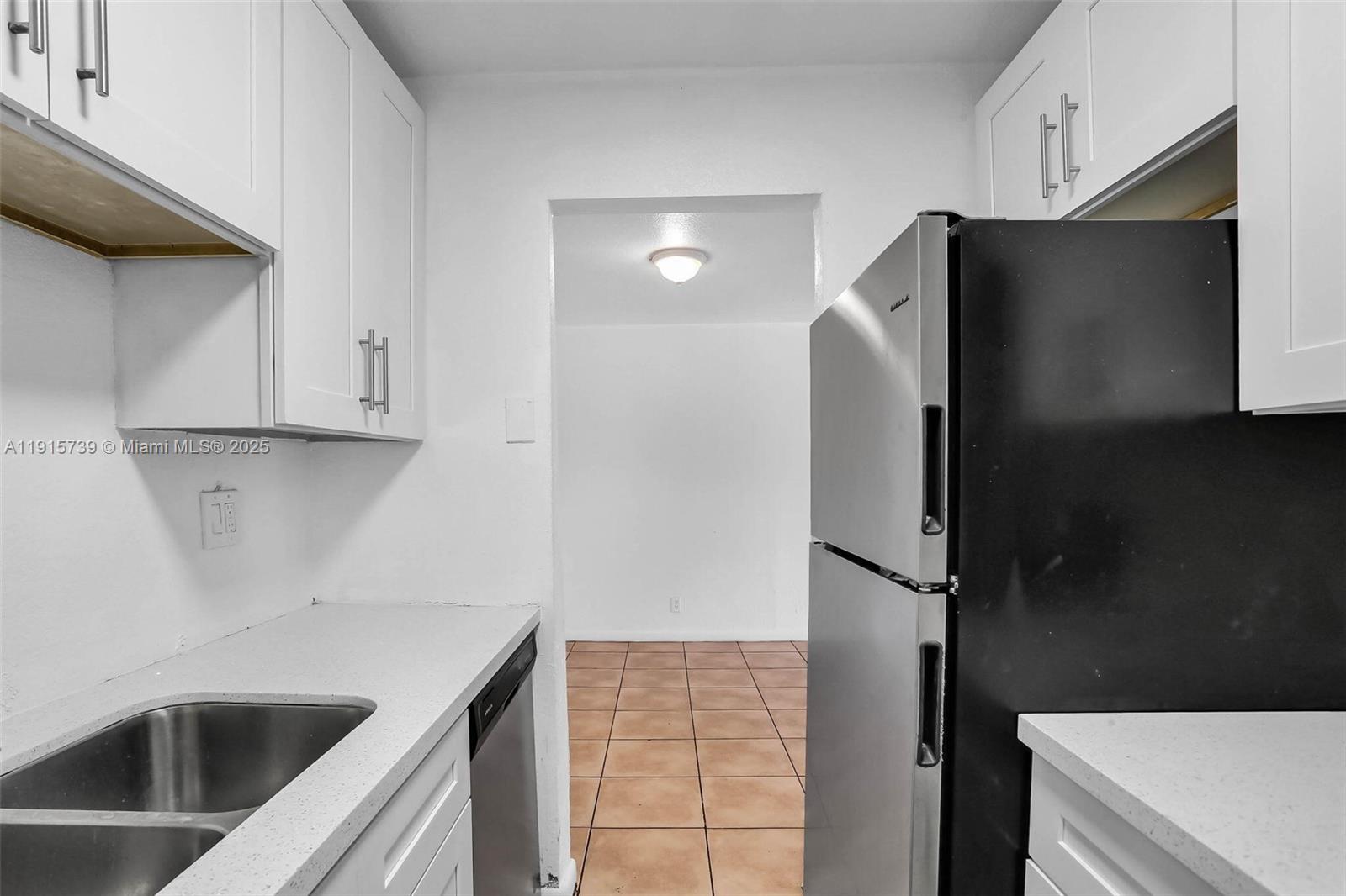 LAKESIDE CONDO AT LAUDERD - Residential Lease