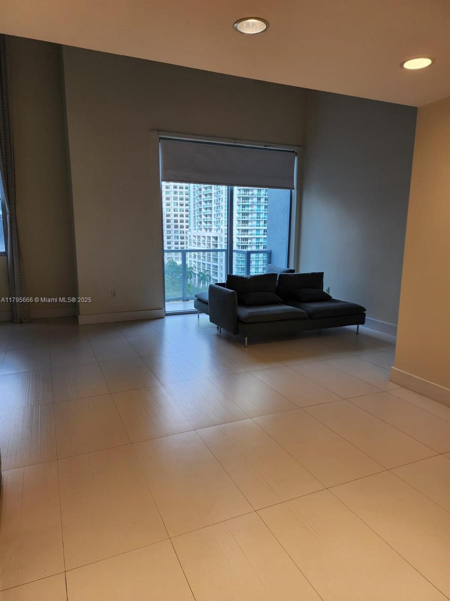 1060 Brickell Ave 1001
