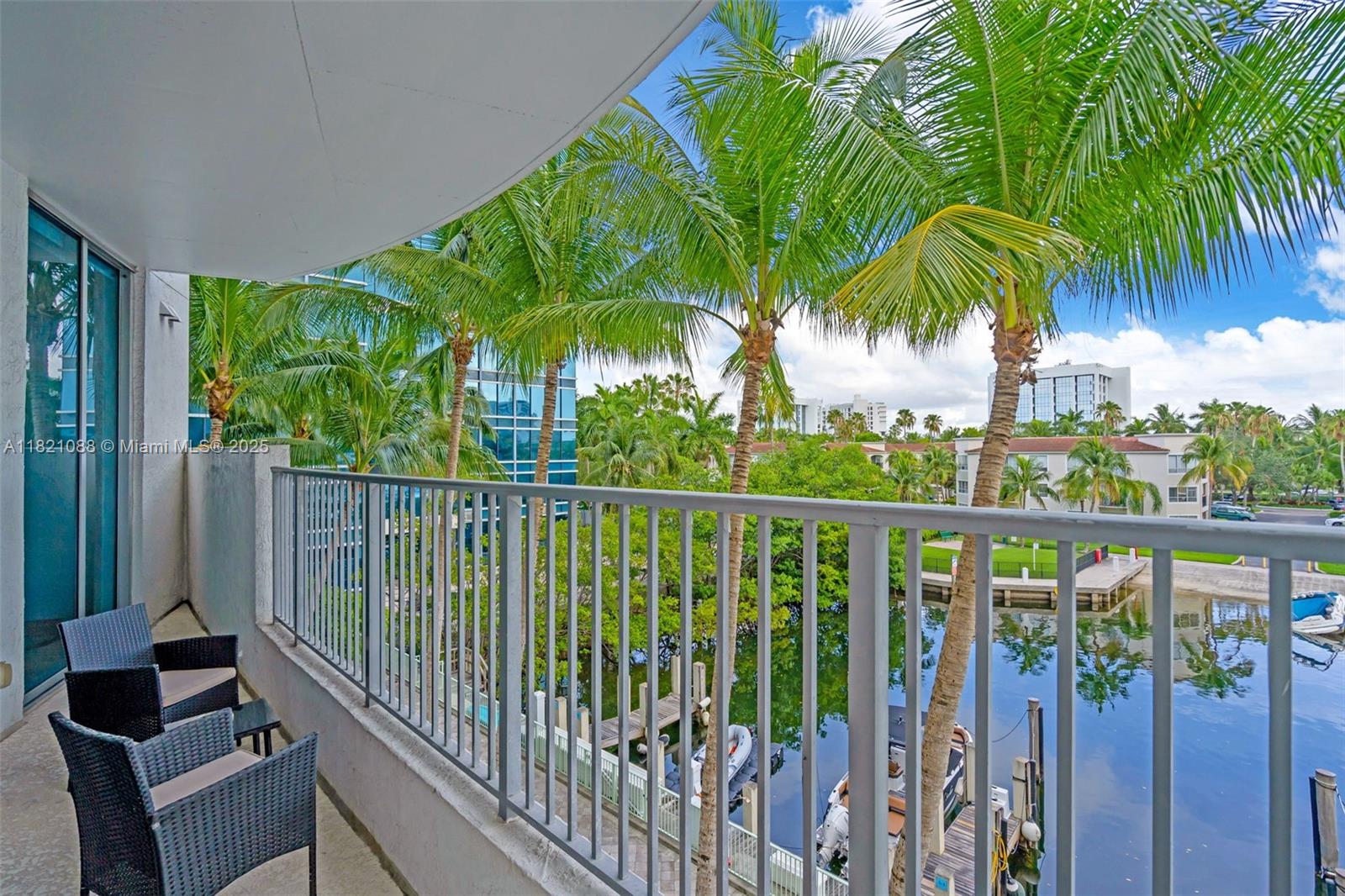3029 Ne 188th St 302, Aventura, Miami-Dade County, Florida - 1 Bedrooms  
2 Bathrooms - 