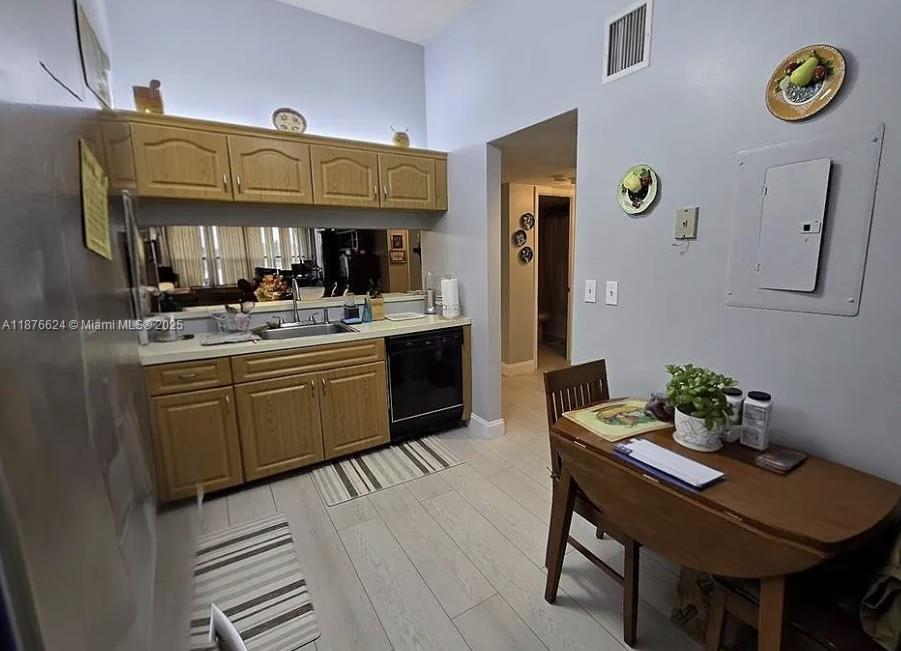 APPLEWOOD VILLAGE IV-A CO - Residential