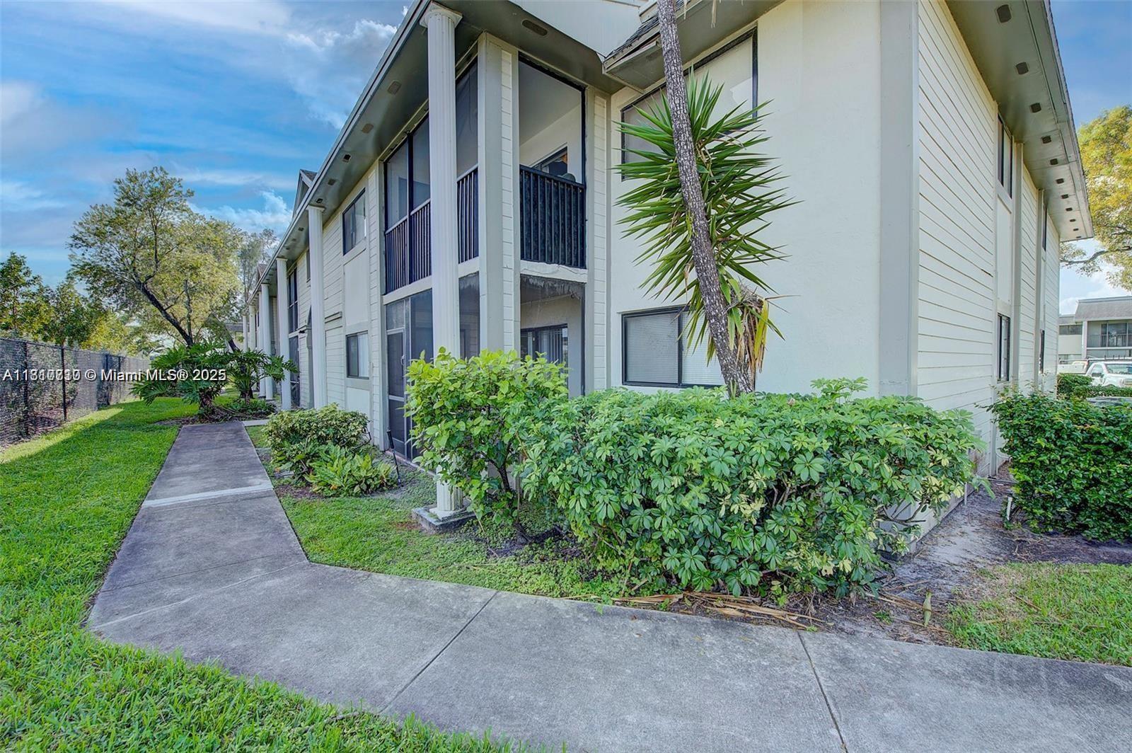 20760 Ne 4th Ct 201, Miami, Broward County, Florida - 2 Bedrooms  
2 Bathrooms - 