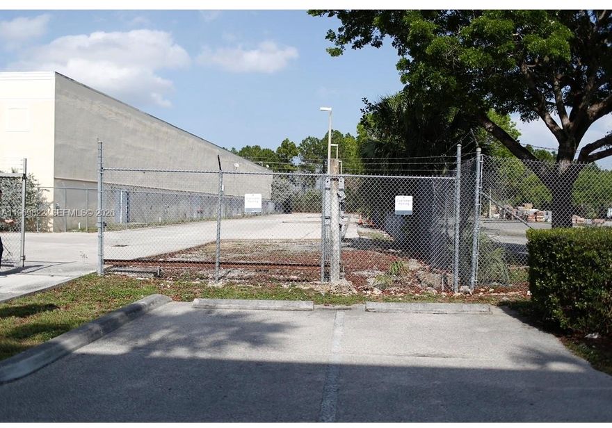 Industrial vacant land for lease, ideal for truck parking, fleet storage, or a small used car dealership. Zoned for industrial use, allowing outdoor vehicle storage and auto-related operations. Easy access for large vehicles, with ample frontage .Tenant to verify permitted use with municipality.