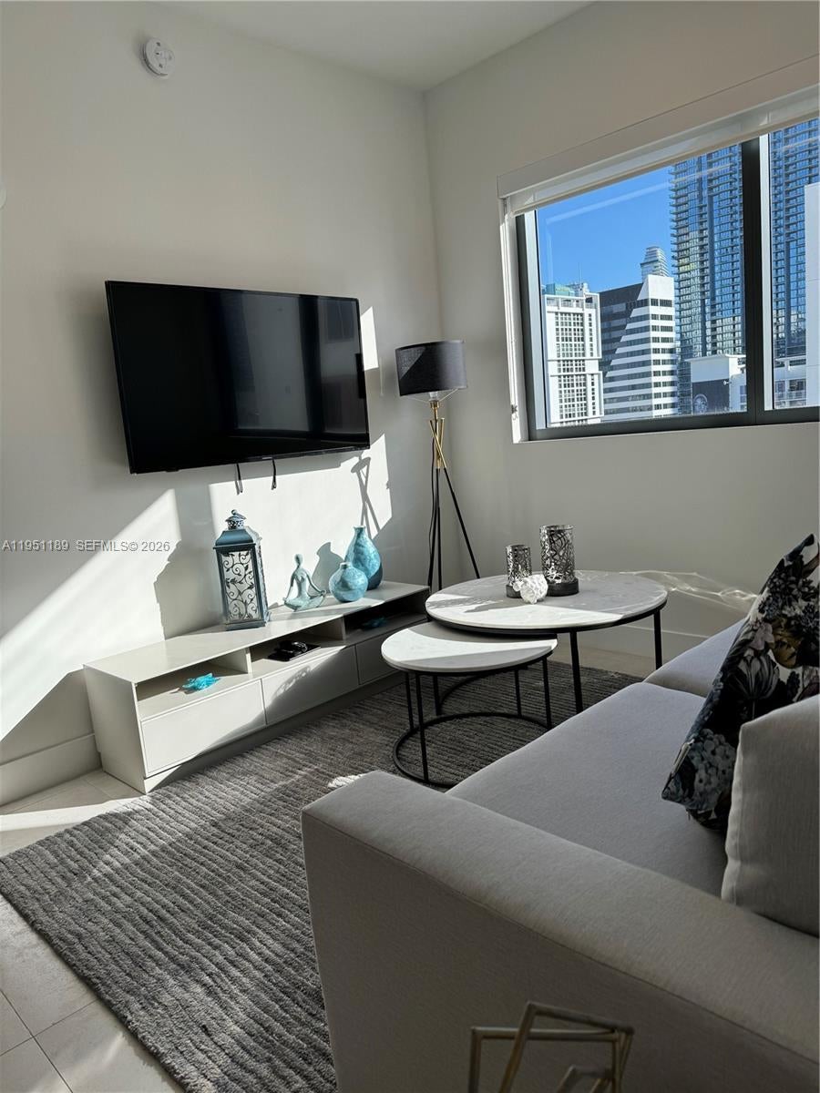 239 SW 9th St 1405