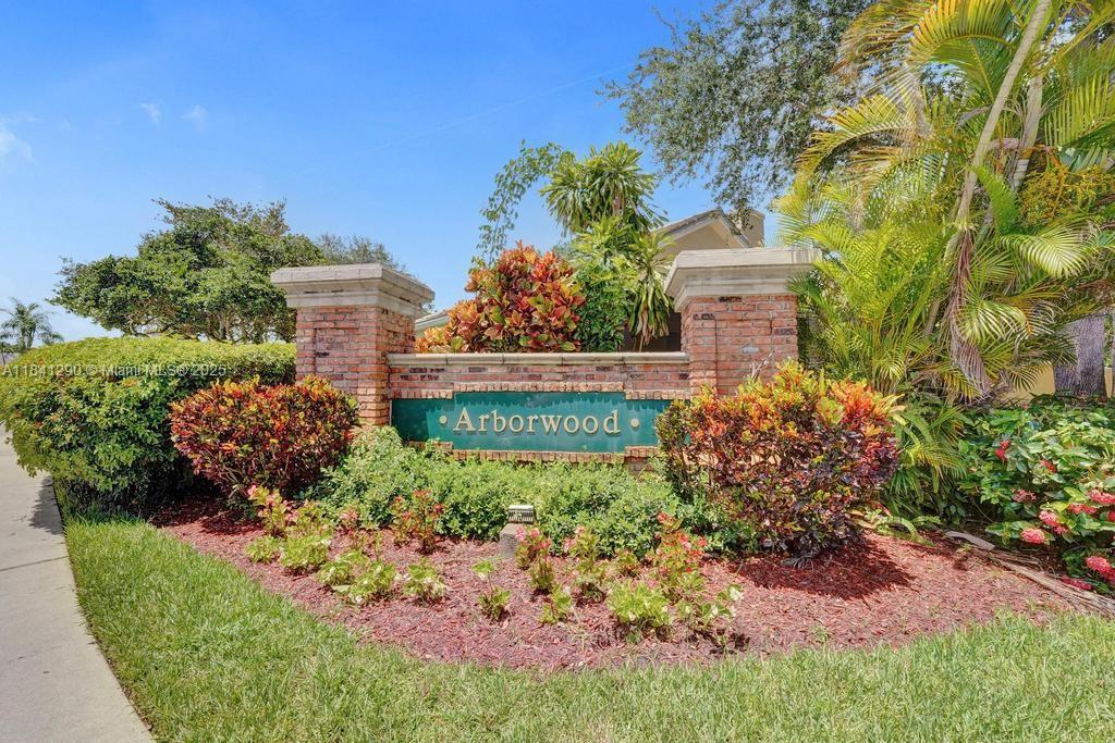2702 Arborwood Rd