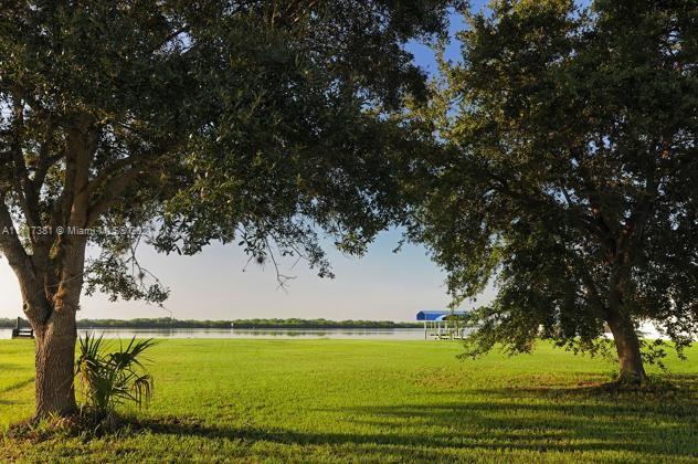 Port Charlotte - Land