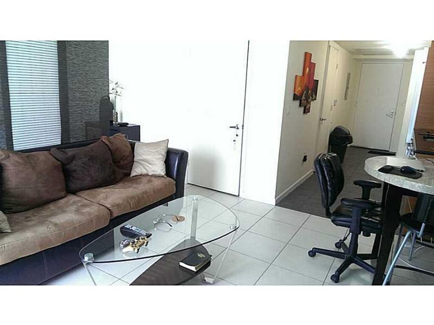 SPECTACULAR STUDIO UNIT WITH CERAMIC TILE INCLUDING BALCONY, ITALIAN CABINETRY, STAINLESS STEEL APPLIANCES,  AND MUCH MORE. VERY SPACIOUS UNIT, FEATURES RESORT STYLE AMENETIES, WALKING DISTANCE TO RESTAURANTS, BAYSIDE, AMERICAN AIRLINES ARENA, MDC COLLEGE , AND MORE.