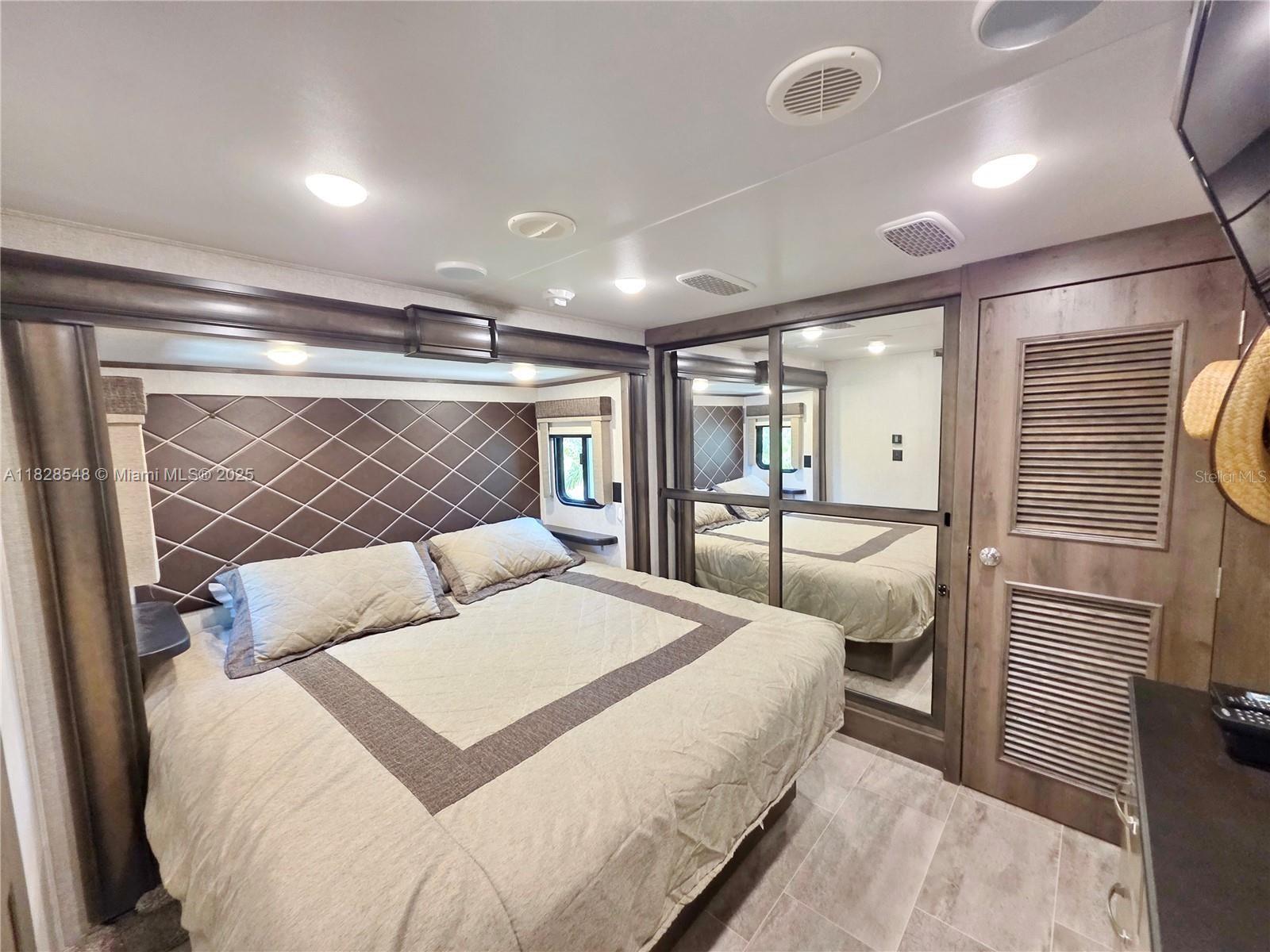 Silver Palms RV Resort - Land