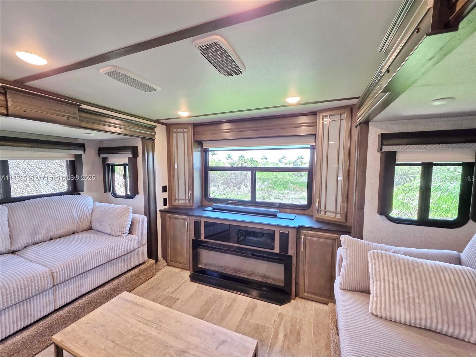 Silver Palms RV Resort - Land