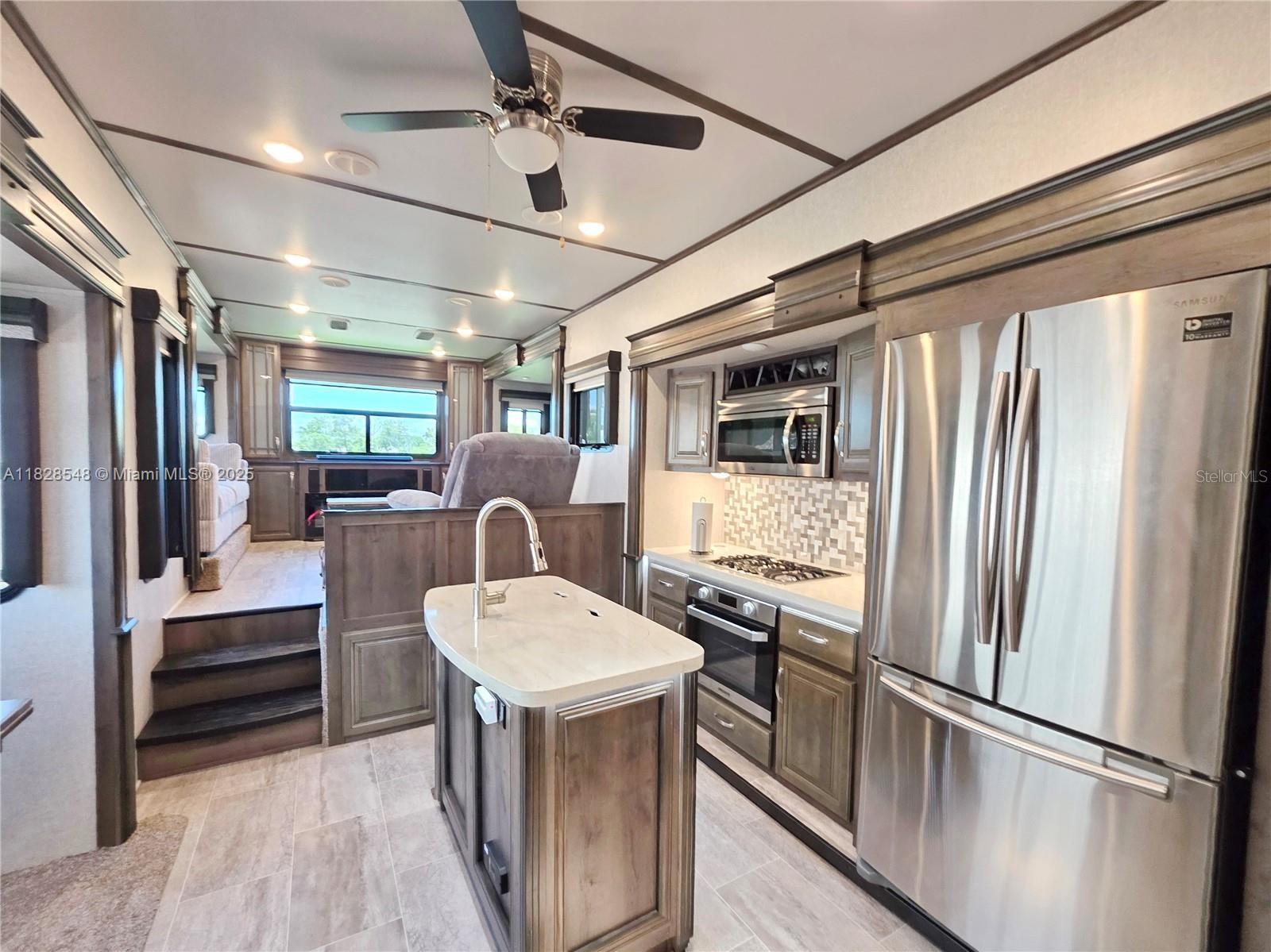 Silver Palms RV Resort - Land