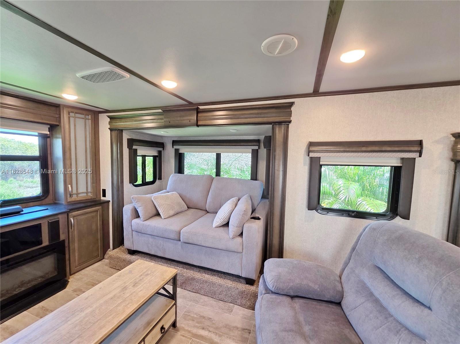 Silver Palms RV Resort - Land