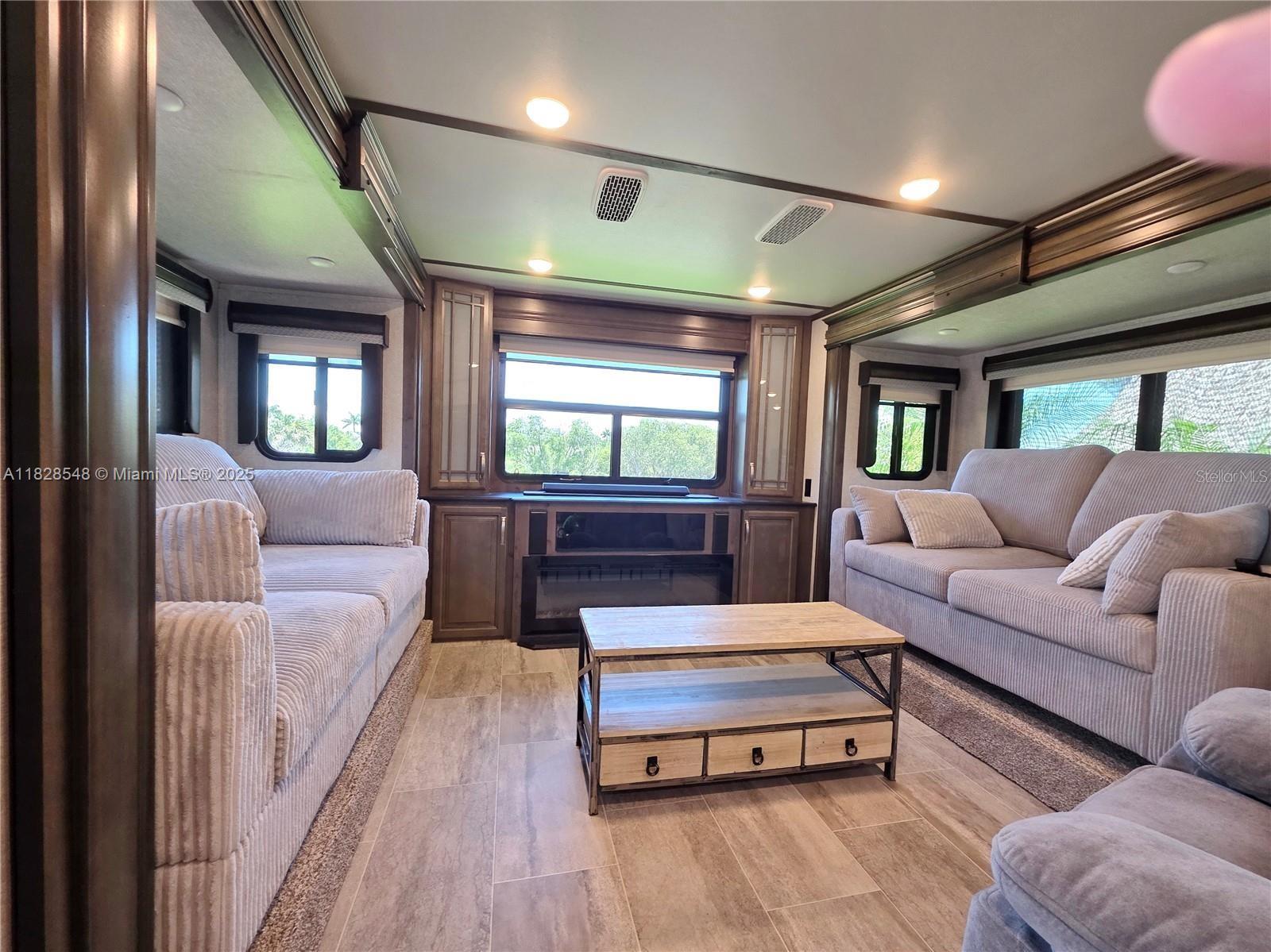 Silver Palms RV Resort - Land