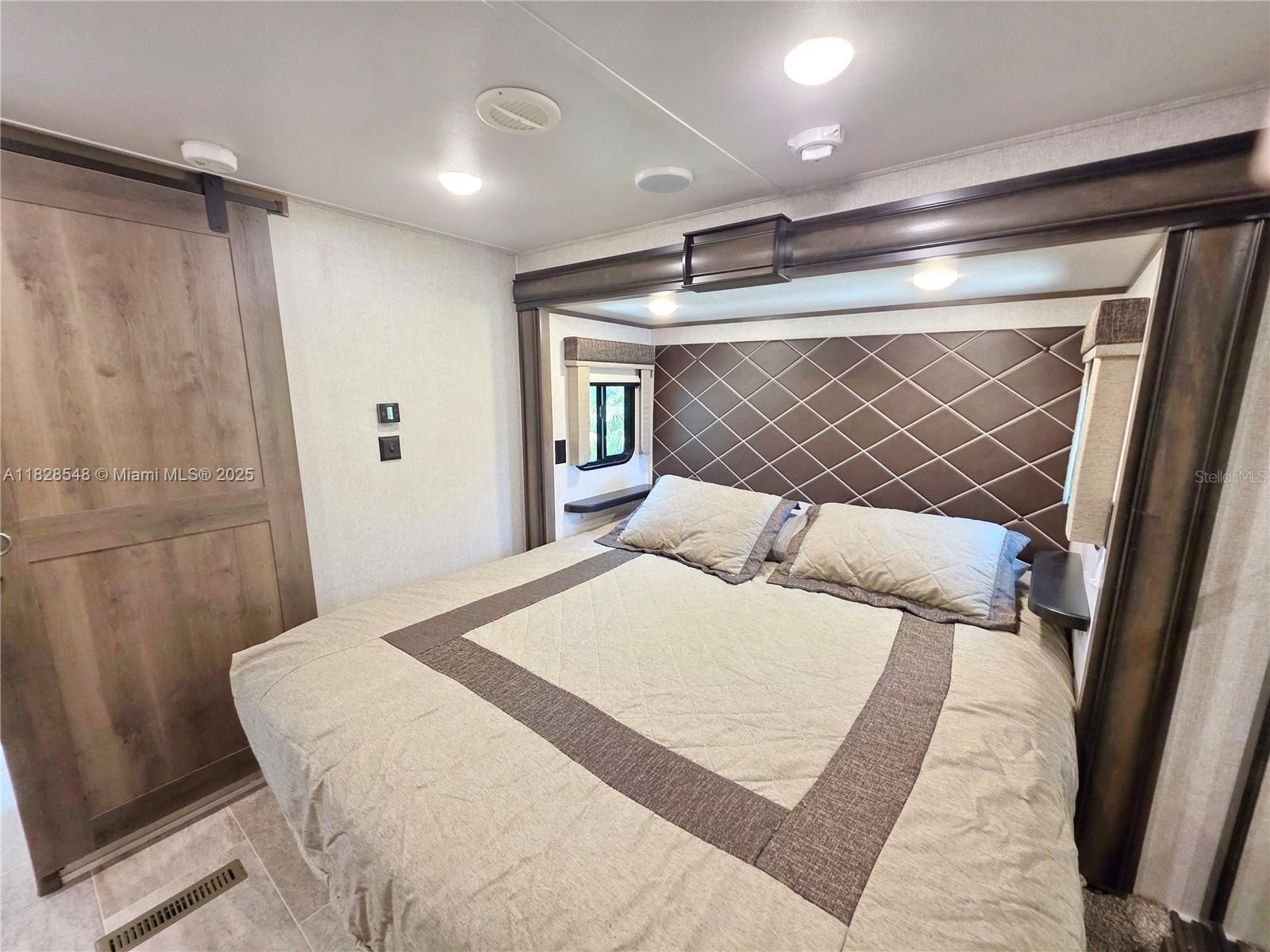 Silver Palms RV Resort - Land