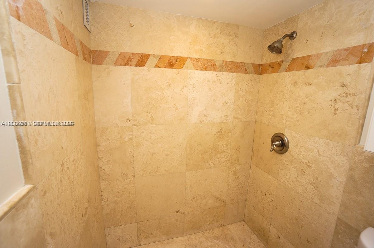 BAYVIEW TERR CONDO - Residential