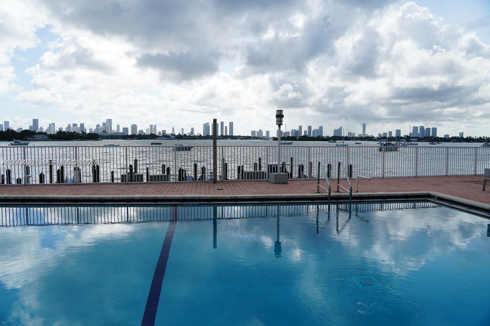 BAYVIEW TERR CONDO - Residential