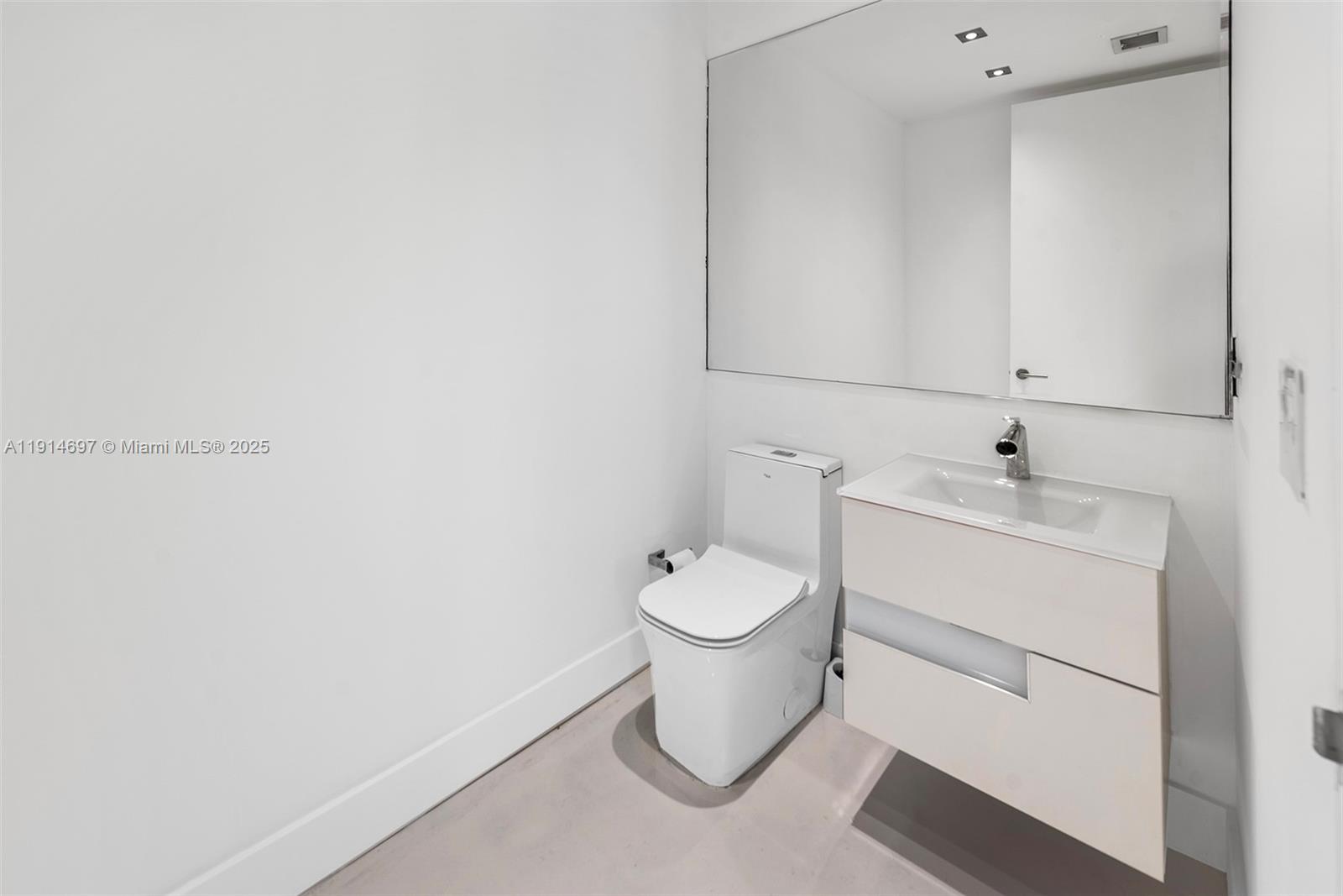 CONTINUUM ON SOUTH BEACH - Residential Lease