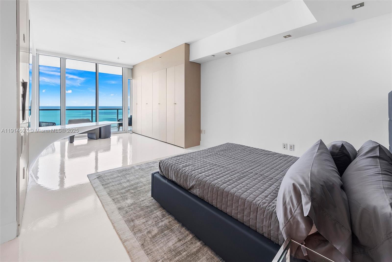CONTINUUM ON SOUTH BEACH - Residential Lease