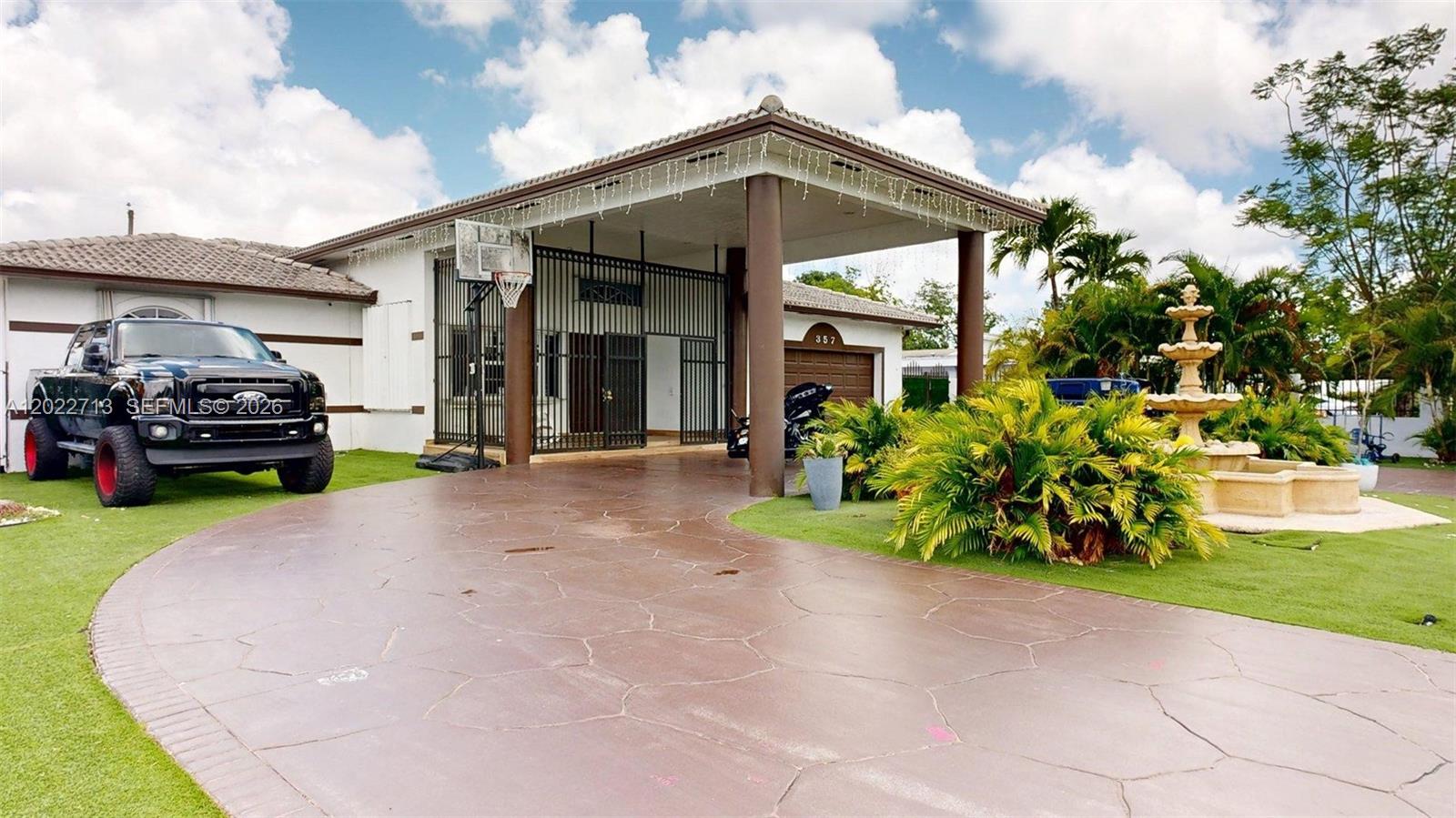 357 W 44th St