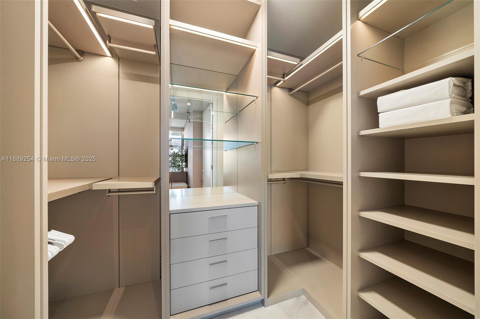 ESCOTTONIA PARK - Residential Lease