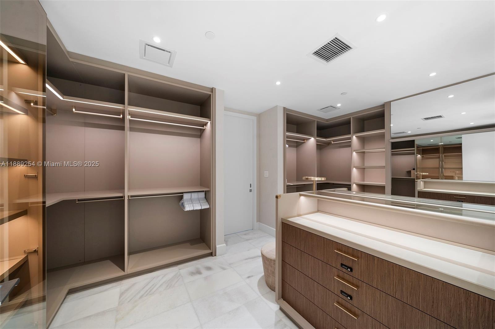 ESCOTTONIA PARK - Residential Lease