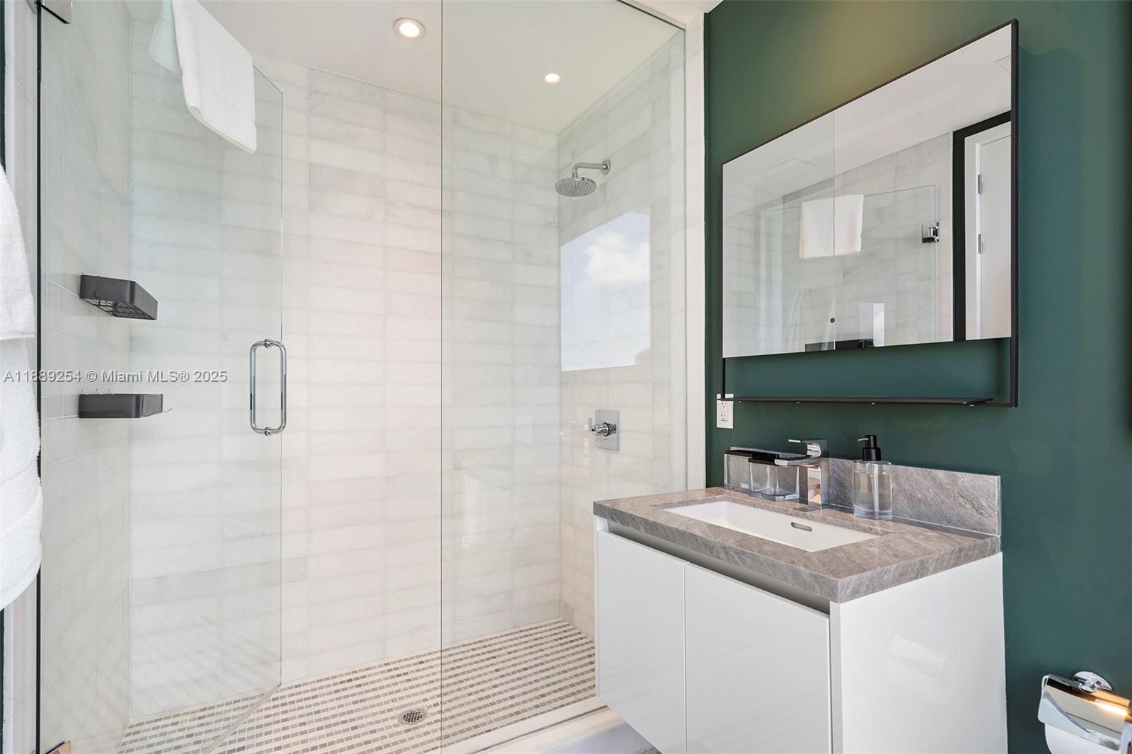 ESCOTTONIA PARK - Residential Lease
