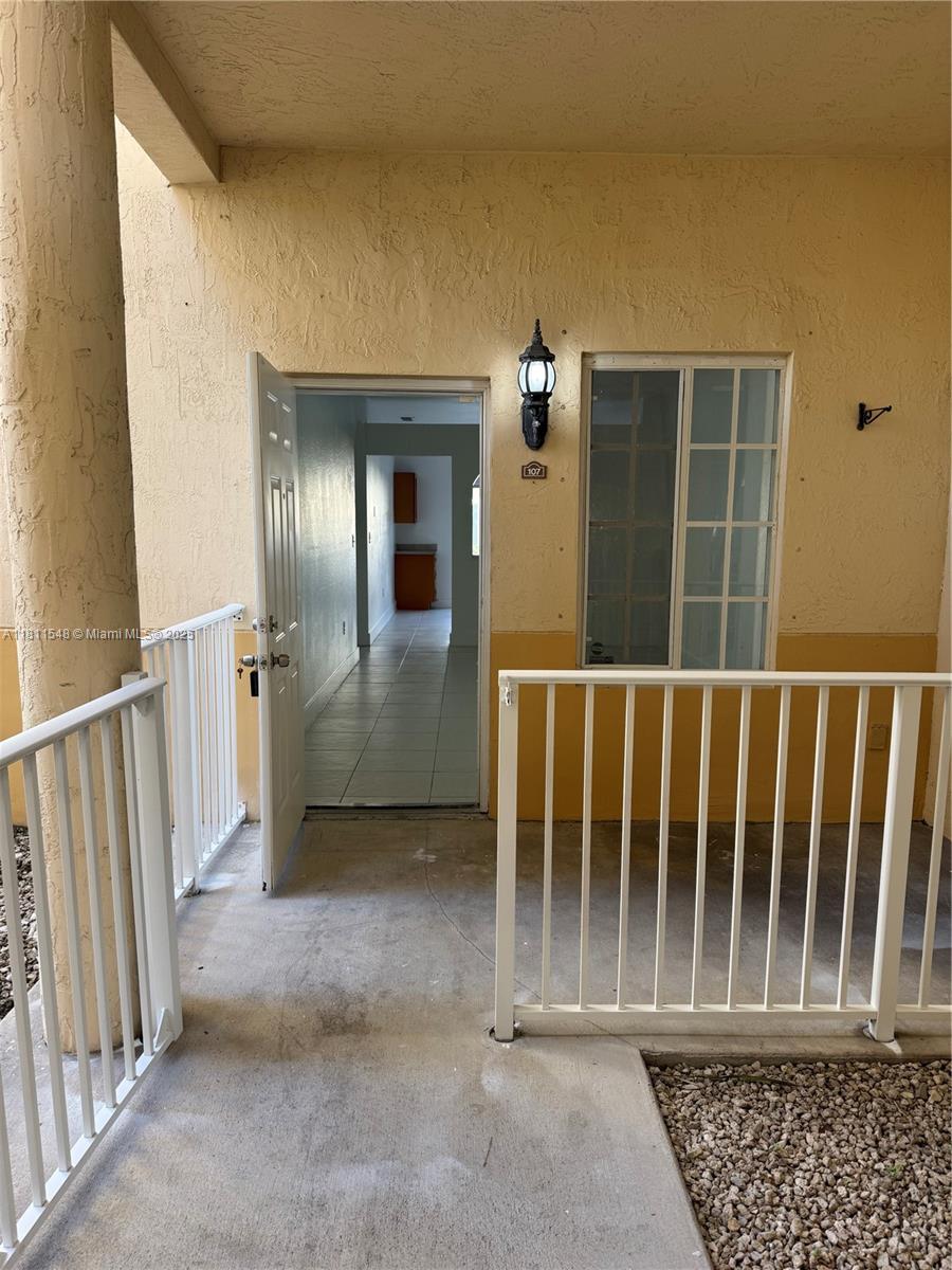 6912 Nw 179th St 107-3, Hialeah, Miami-Dade County, Florida - 3 Bedrooms  
2 Bathrooms - 