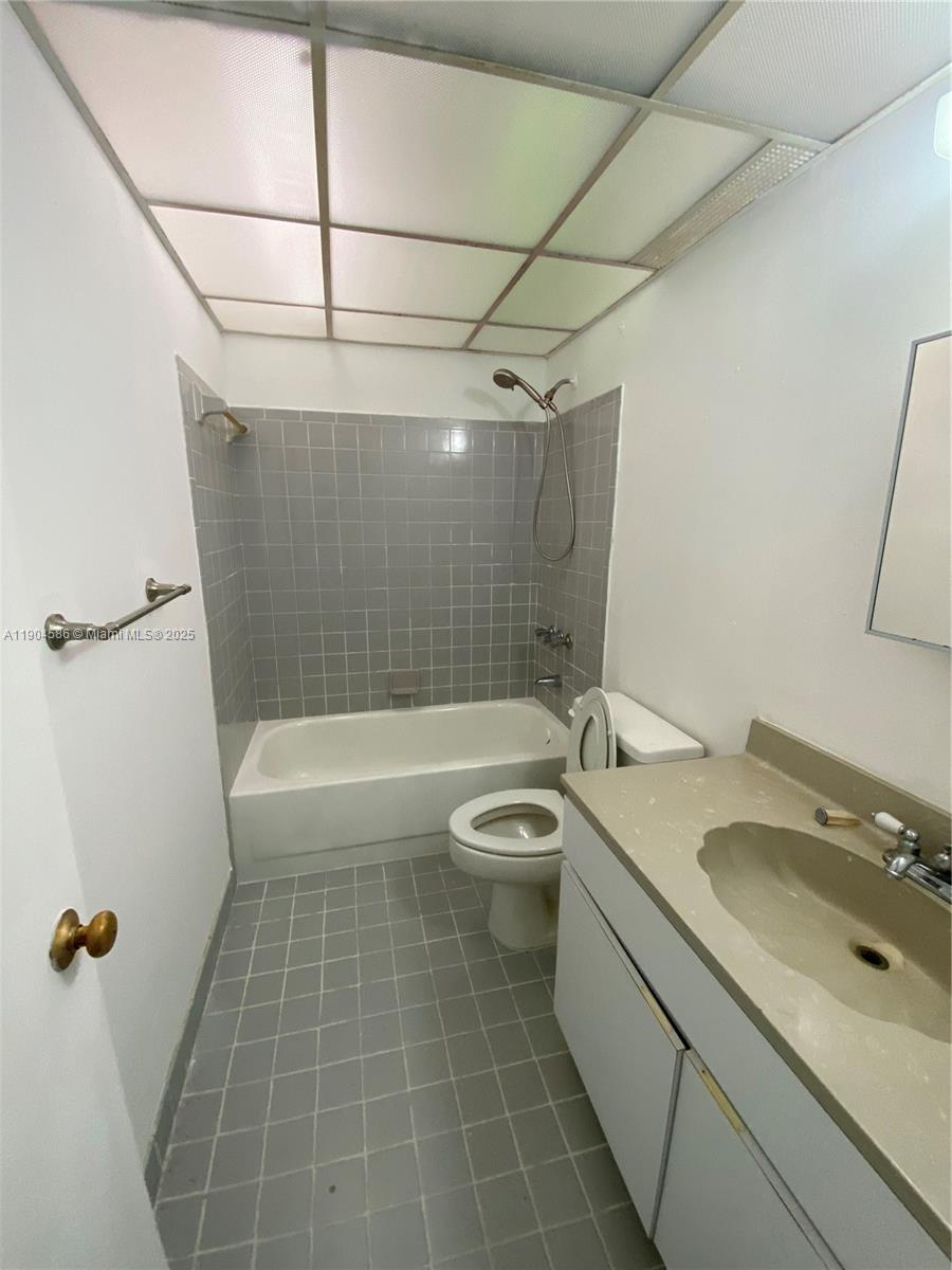 SUNRISE POINT CONDO BLDG - Residential