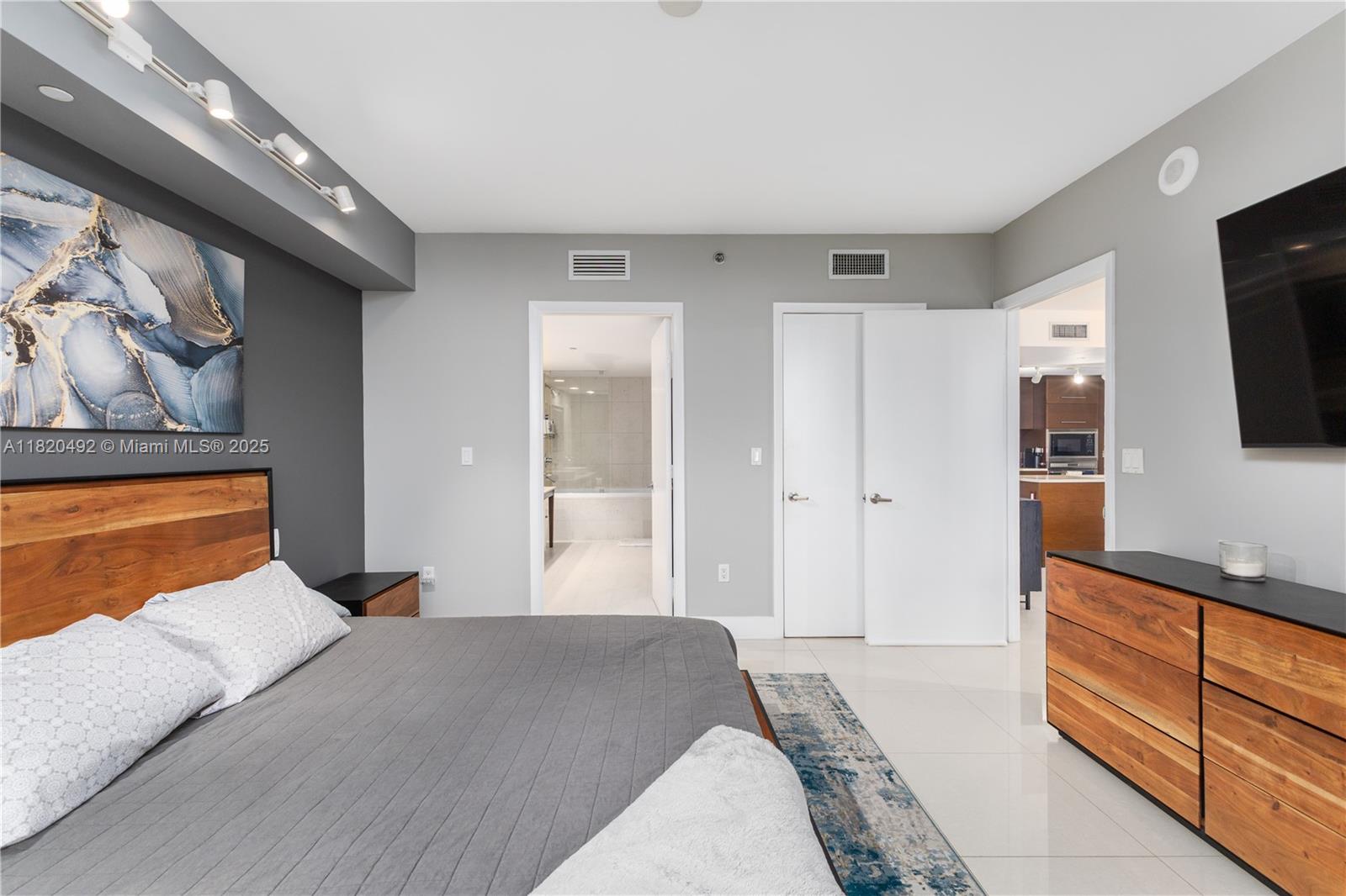 ICONBRICKELL CONDO NO 1 - Residential