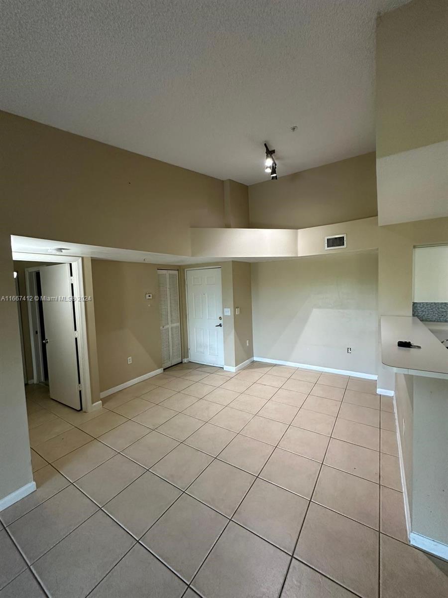 4848 N State Road 7 4305
