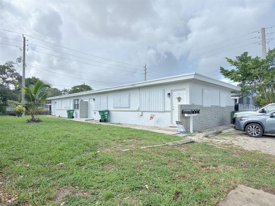 Welcome to this fully renovated 1 bedroom 1 bath Duplex available for rent. This gem features upgrade kitchen, bathroom, new Floors, Newer Appliances, and A/C Unit. Freshly Painted, Ensuring a comfortable and modern living experiences. 


All offers most be submitted with credit report, background check, proof of income, bank statements, paystubs, and Id for all 18 and over. no exceptions.