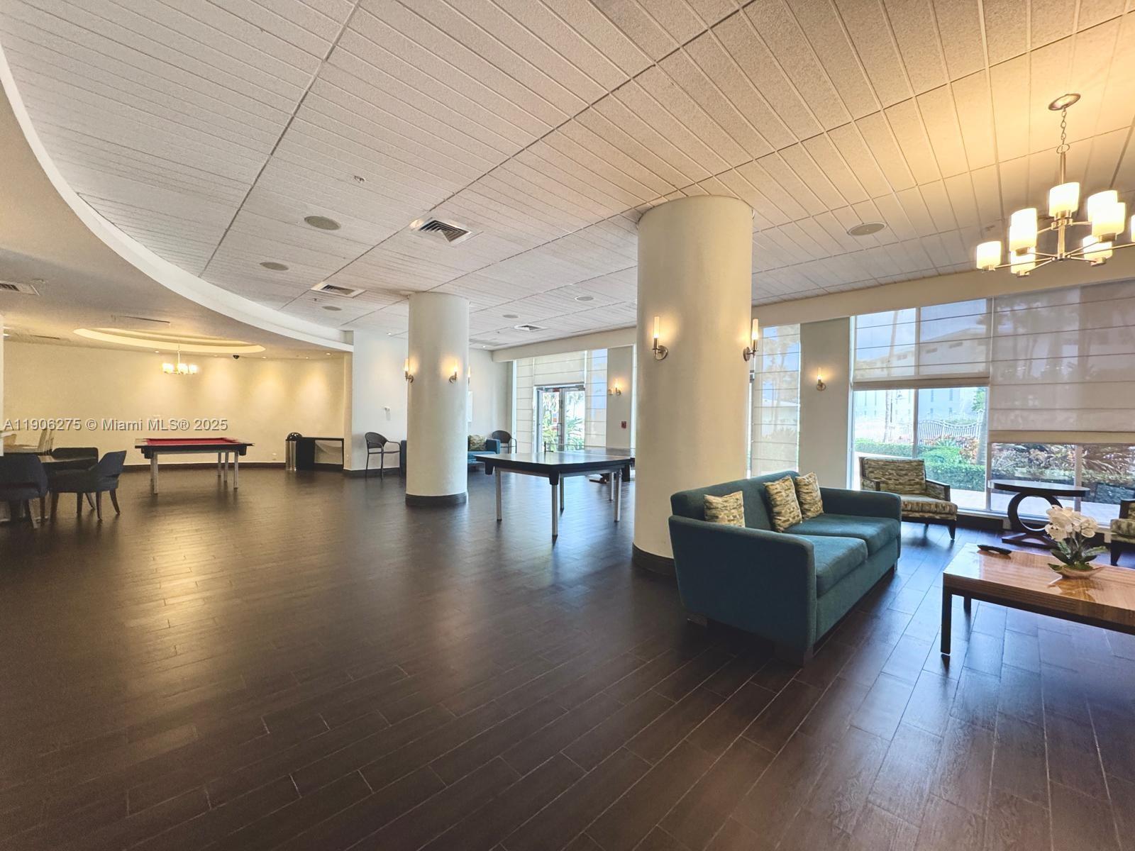 TIDES ON HOLLYWOOD BEACH - Residential