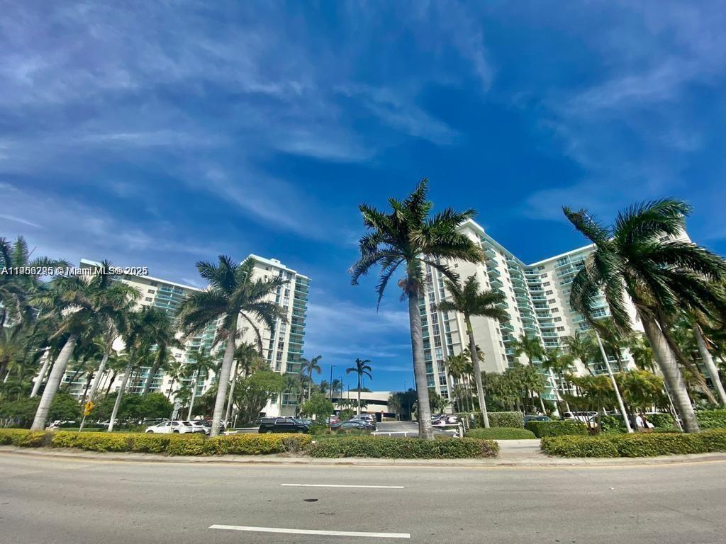 TIDES ON HOLLYWOOD BEACH - Residential