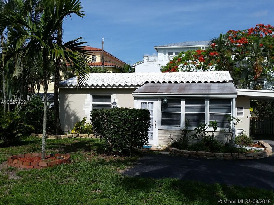 Remodeled single family house. Tile floors and wood Kitchen with All the Appliances including range, dishwasher and microwave. Utility room including washer and dryer. Very large backyard CENTRAL AC, CARPORT
2 spacious bedroom. nice size living room with a place for a dining table.
Air conditioning, Carport, Dishwasher, Fenced yard, Hardwood floors, Laundry room / hookups, Microwave, Oven / range, Refrigerator