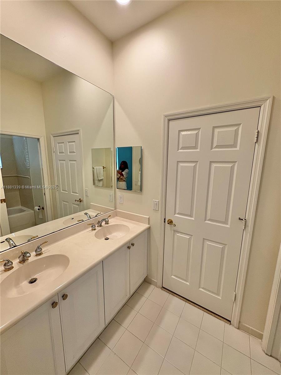 PEMBROKE ISLES III - Residential Lease