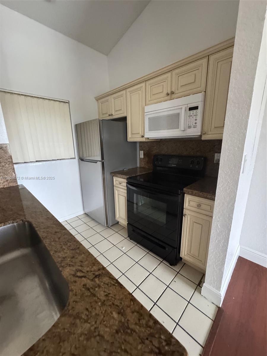LAKEVIEW CLUB CONDO - Residential