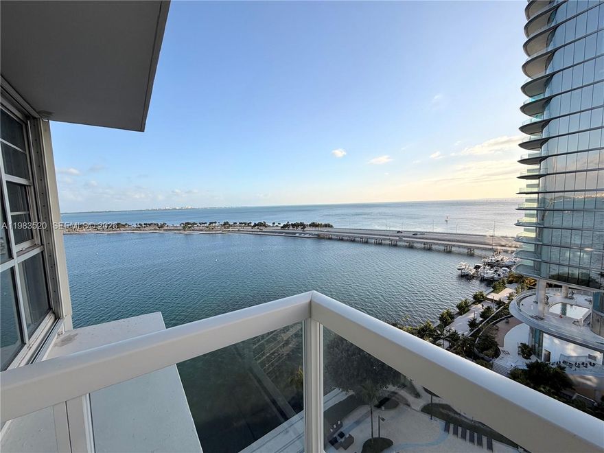 This spacious, corner 1-bedroom, 1-bath unit offers 886 square feet of living space and boasts unobstructed water and city views of Key Biscayne area. Building offers a large pool
area infront of the bay, gum room, bike storage, covenient store and social rooms. Wether for an investor or to live in or vacation home, this building offers everything while being
close to Brickell's Financial District, minutes from the beach and Coconut Grove area. Building will have an assesment for their 60-year certification. Pending approval and final
numbers.