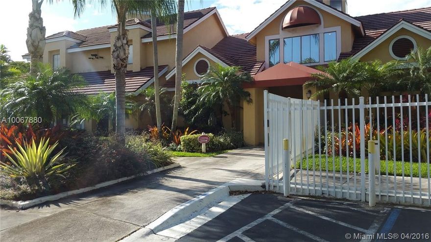 Beautifull 2/2 condo.completely renovated new appliances Vaulted ceilings, two spacious master bedroom, waking close, balcony,areas for car maintenance,pool,access to hammocks lakes, a excellent condominium community to live great schools, central area, and exelelente Location. Good credit is a MUST