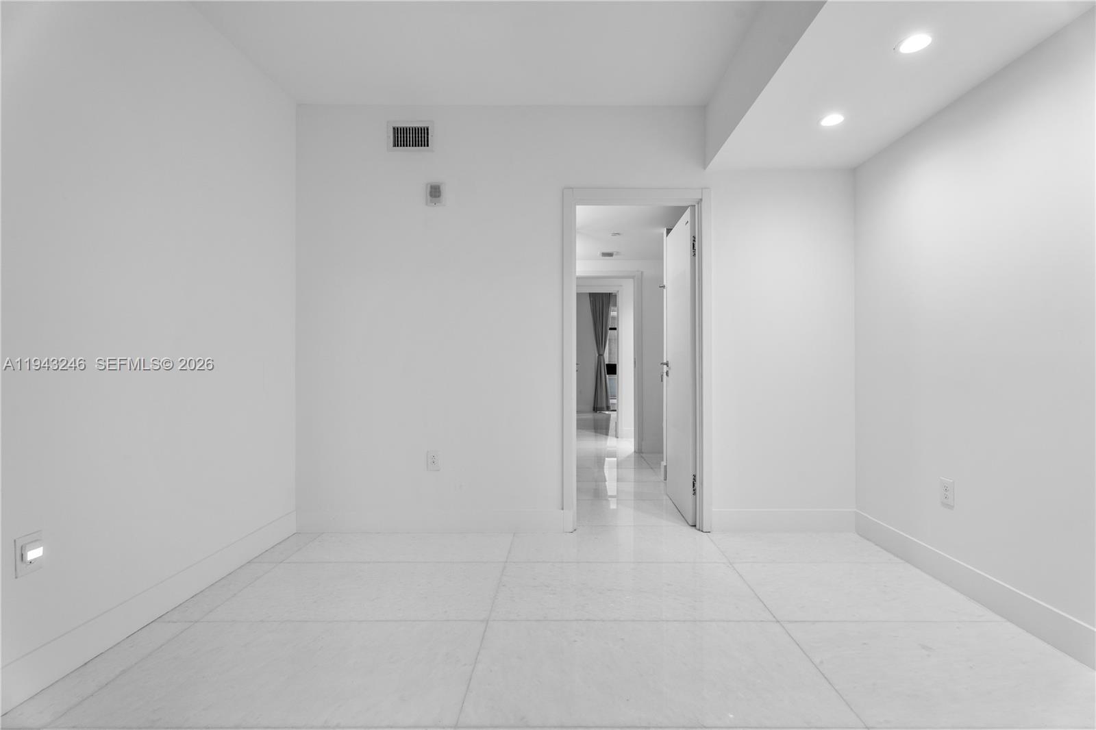 1010 BRICKELL CONDO - Residential Lease
