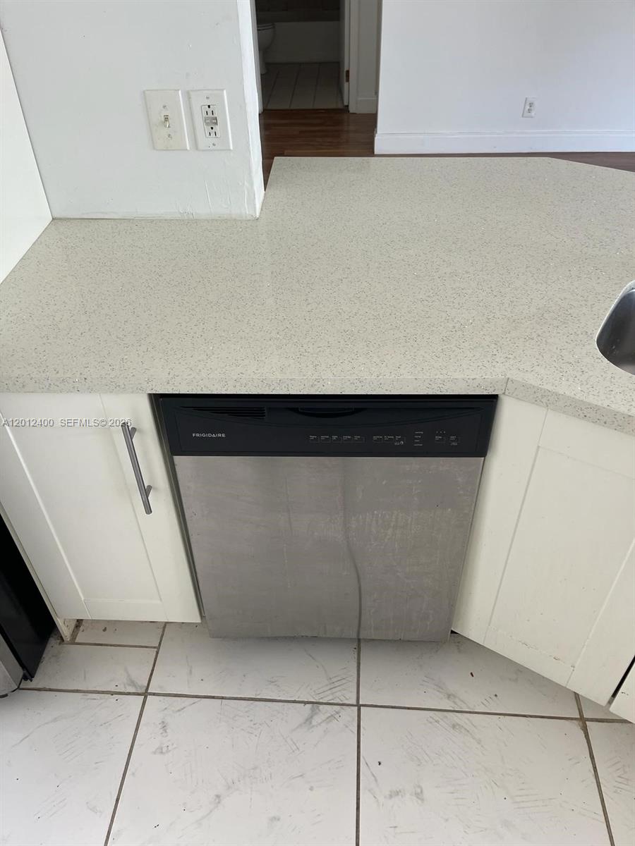 SUMMERBREEZE CONDO - Residential