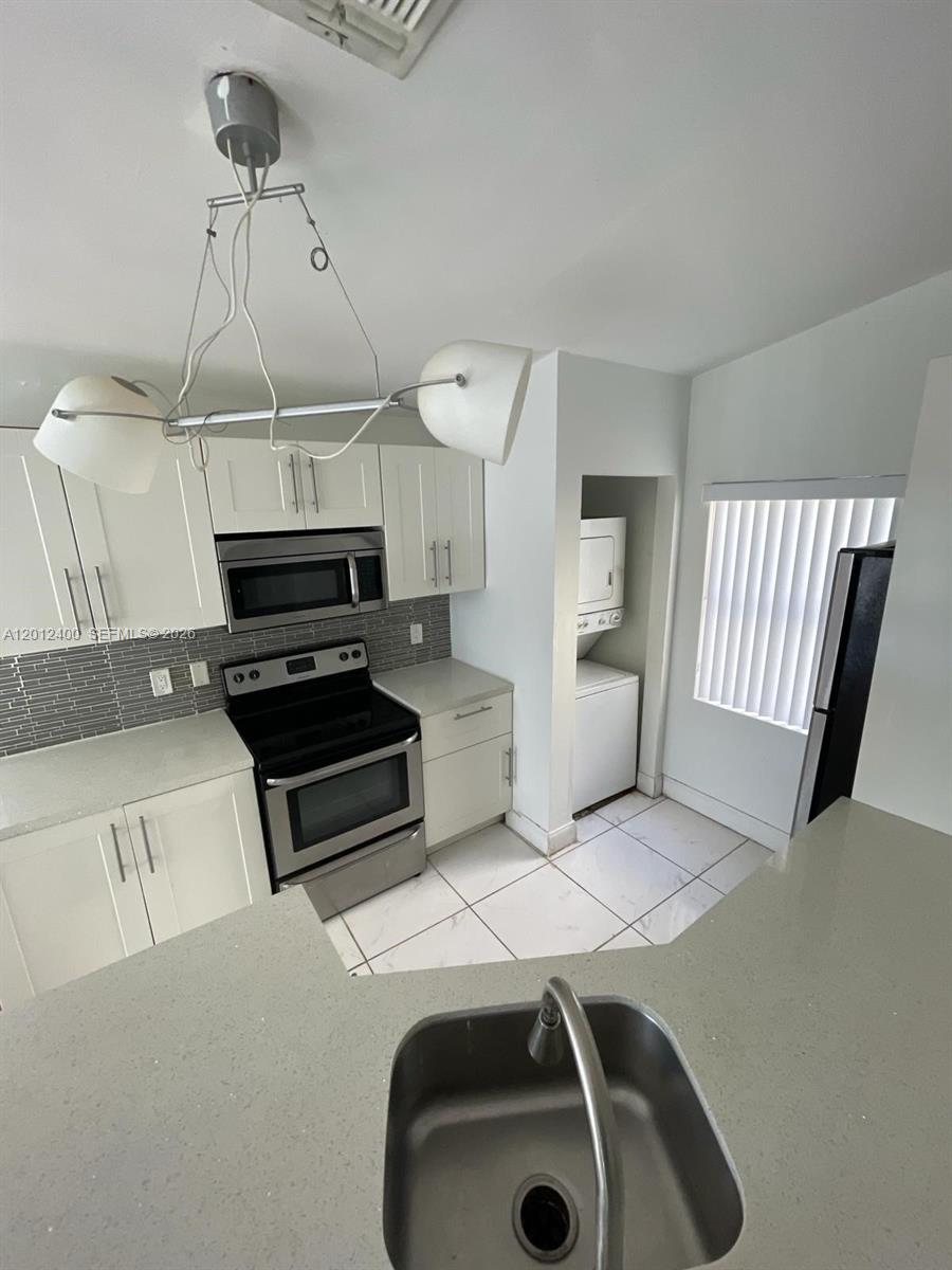 SUMMERBREEZE CONDO - Residential