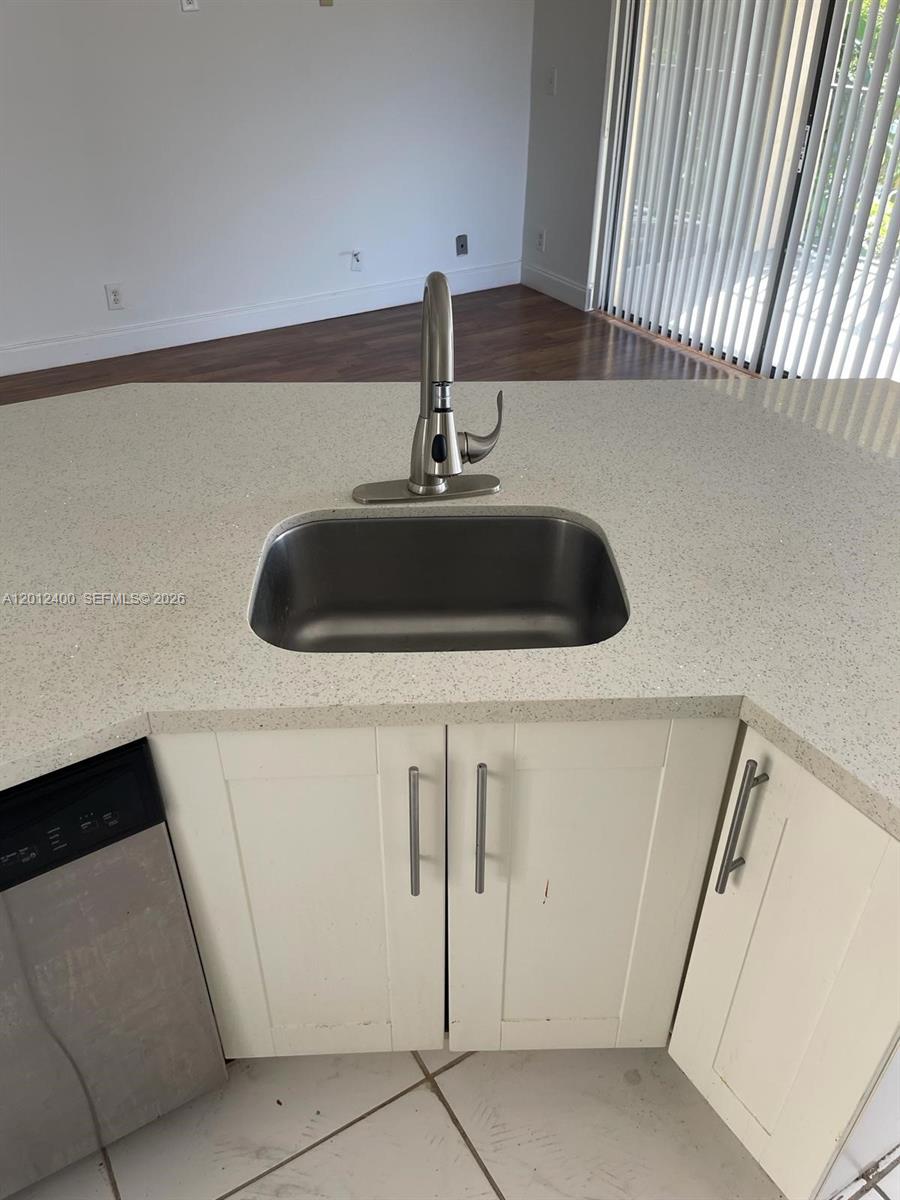 SUMMERBREEZE CONDO - Residential