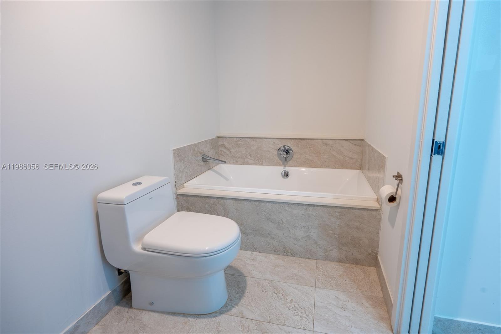 ARIA ON THE BAY CONDO - Residential