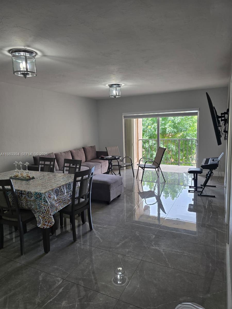 RAMBLEWOOD CONDO A - Residential Lease