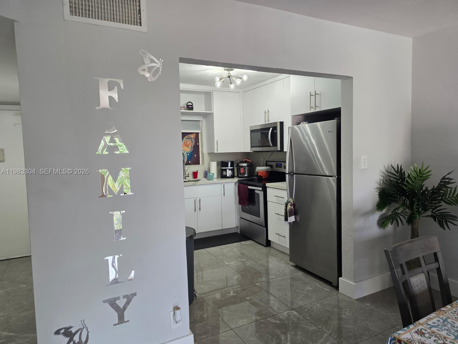 RAMBLEWOOD CONDO A - Residential Lease