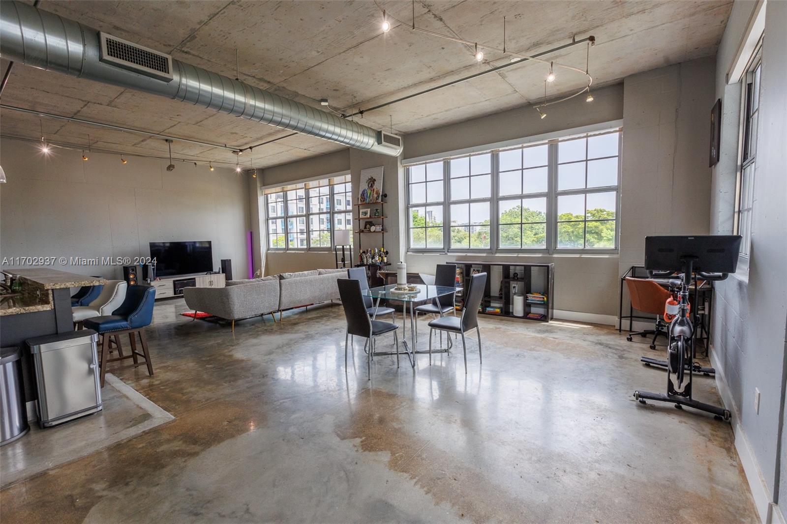 435 N Andrews Ave 301