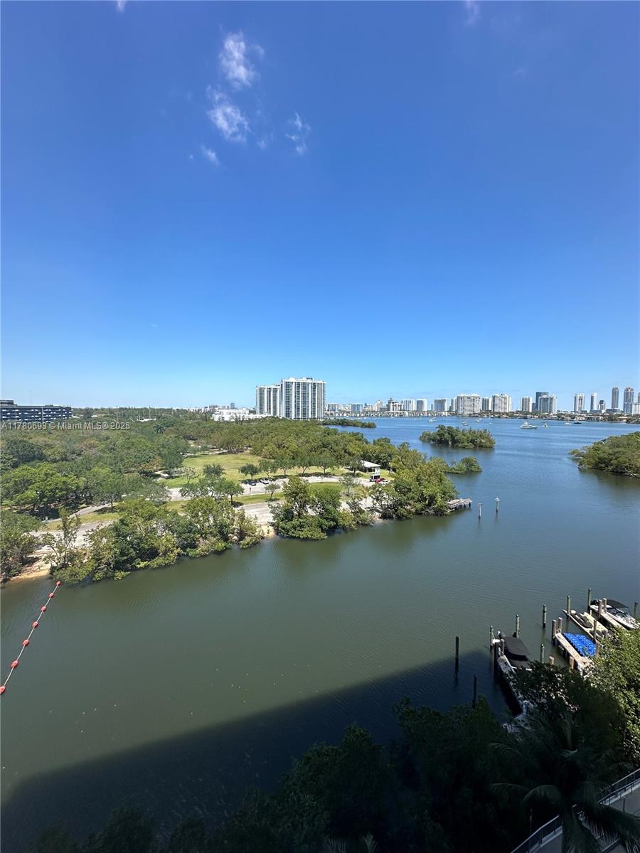 THE HARBOUR NORTH CONDO - Residential