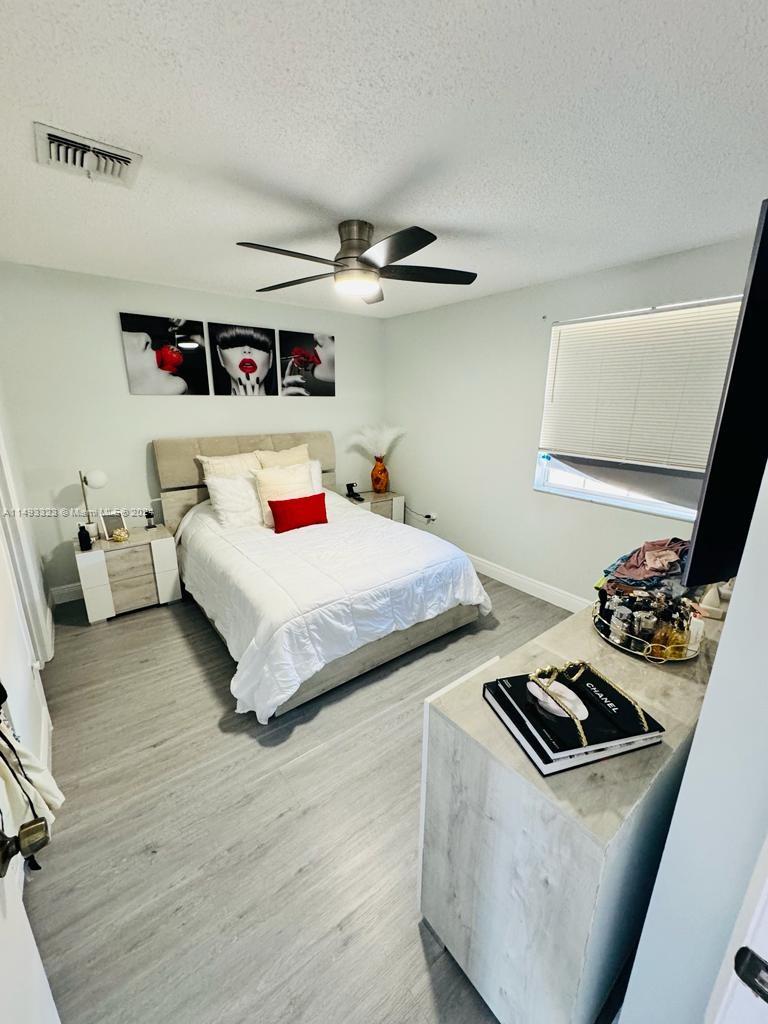 LA HACIENDA COUNTRY CLUB - Residential Lease