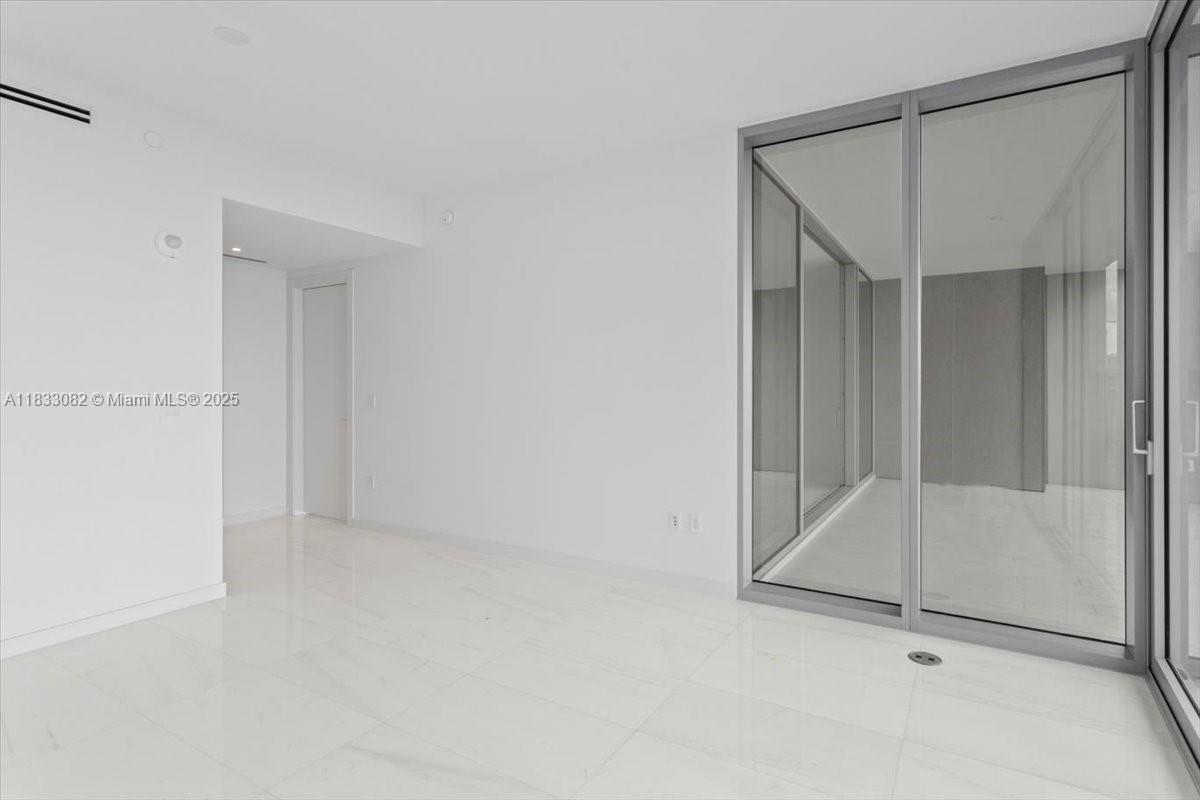 ASTON MARTIN RESIDENCES - Residential