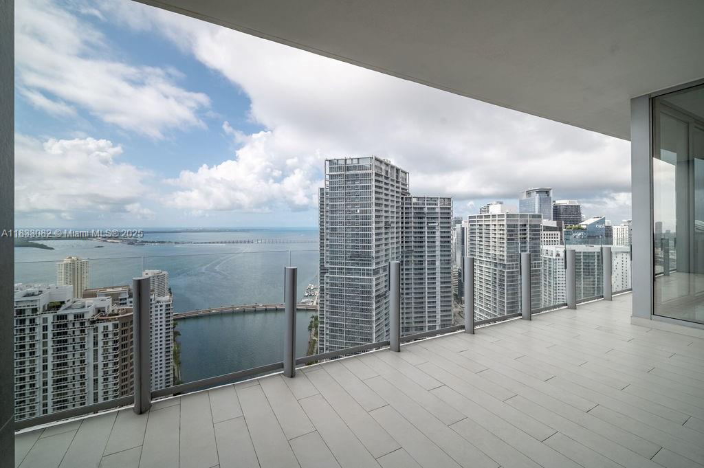 ASTON MARTIN RESIDENCES - Residential